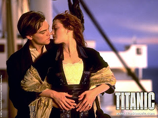 Titanic Couple Kissing Wallpaper