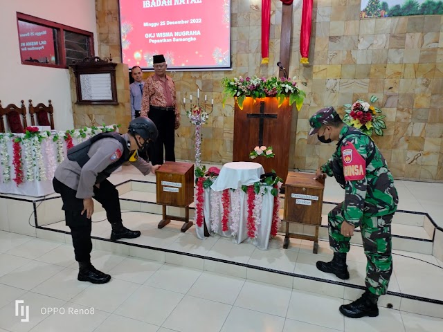 Personel Koramil 13/Karangawen Bersama Polsek Laksanakan Pam Natal di GKJ Sumengko