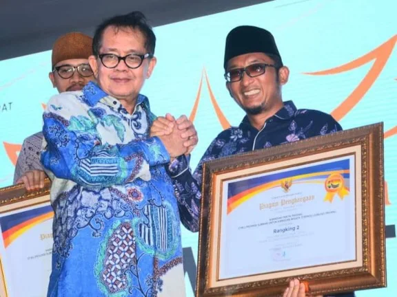 Wako Hendri Septa Raih The Best Achievement Peduli Wisata Awards 2022