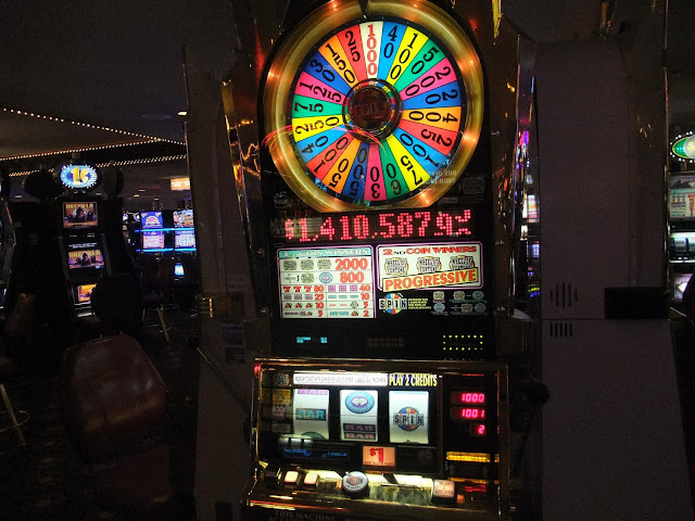 wheel of fortune slot machine, las vegas, free money for signing up