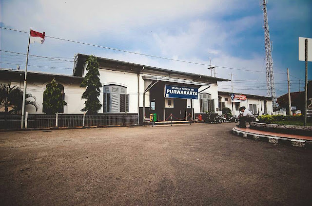 Stasiun Kereta Api Purwakarta.