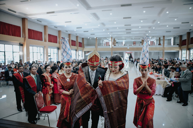 PAKET PERNIKAHAN ADAT BATAK,ULOS,MARTUPOL, JASA PHOTOGRAPHY WEDDING JAKARTA DEPOK BOGOR BEKASI TANGERANG