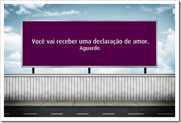 em um outdoor