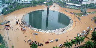 Foto Banjir Jakarta 2014 Sudirman-Thamrin Akibat Tanggul Ciliwung 