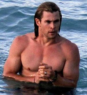 6Chris-Hemsworth-Elsa-Pataky-Matt-Damon-011912-435x580