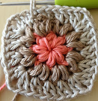 http://translate.googleusercontent.com/translate_c?depth=1&hl=es&rurl=translate.google.es&sl=en&tl=es&u=http://www.annoocrochet.com/2013/09/triangle-and-square-puff-granny-free.html&usg=ALkJrhitYmmKKo2P2rTfJDWzzvQRd-I8Xg