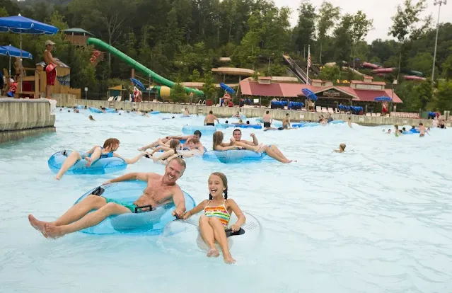 People enjoying in Dollywood Splash Country
