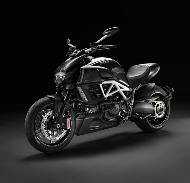 Ducati Diavel AMG - 2012.jpg