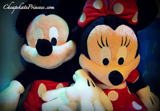 Gambar boneka Mickey dan Minnie Mouse berpasangan 2