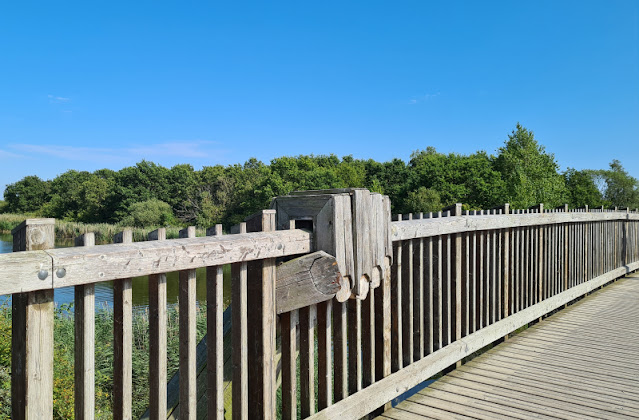 4 Plätze für entspannte Pausen und Zwischenstopps auf der Fahrt in den Schweden-Urlaub. Wir sehen plötzlich eine Hand auf der Brücke! Das kann nur der Troll Oscar sein! Spannende Erlebnisse auf dem Rückweg von Schweden während des Halts in Dänemark.