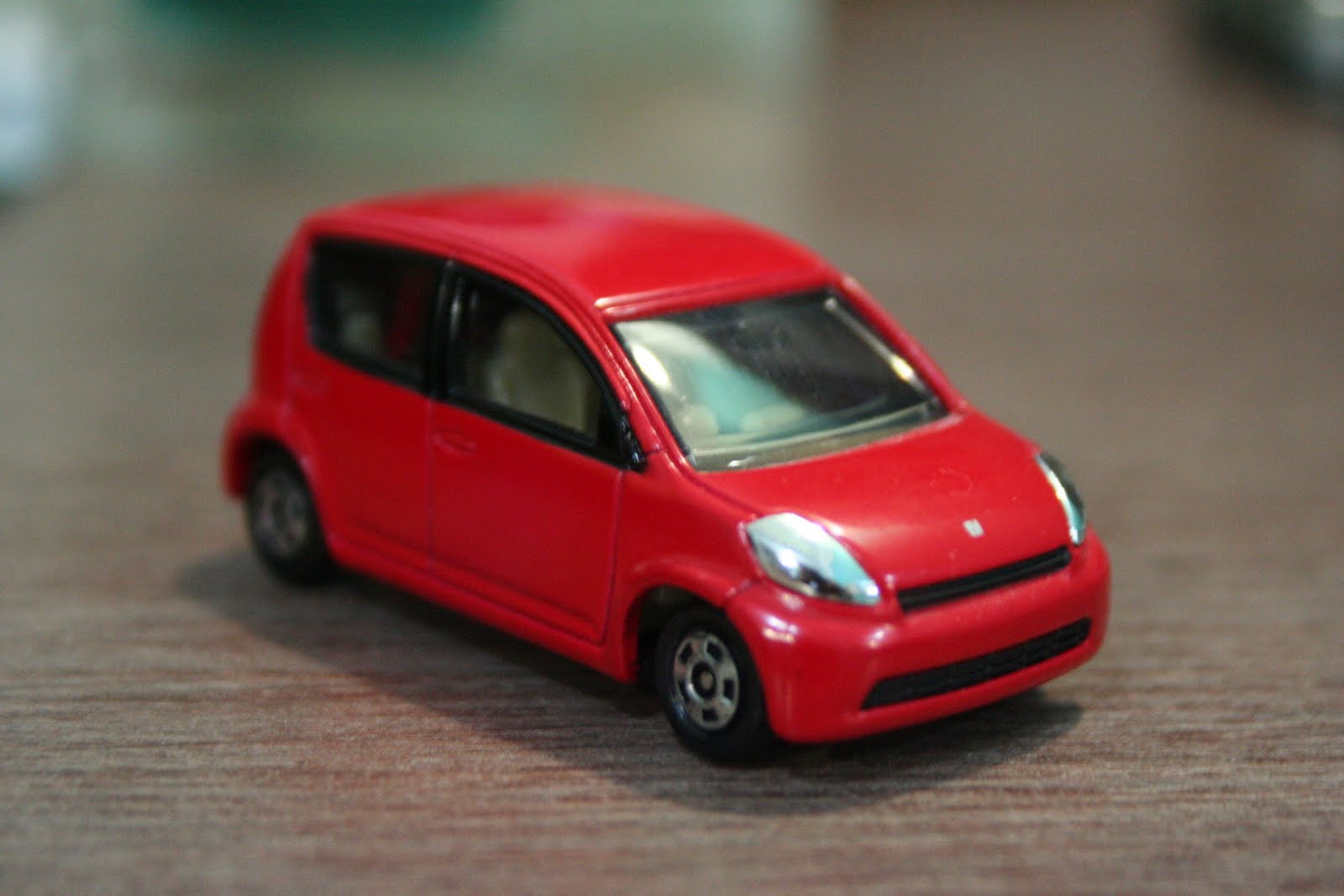 1/64 Die-cast Toy Cars.: Tomica - Toyota Passo