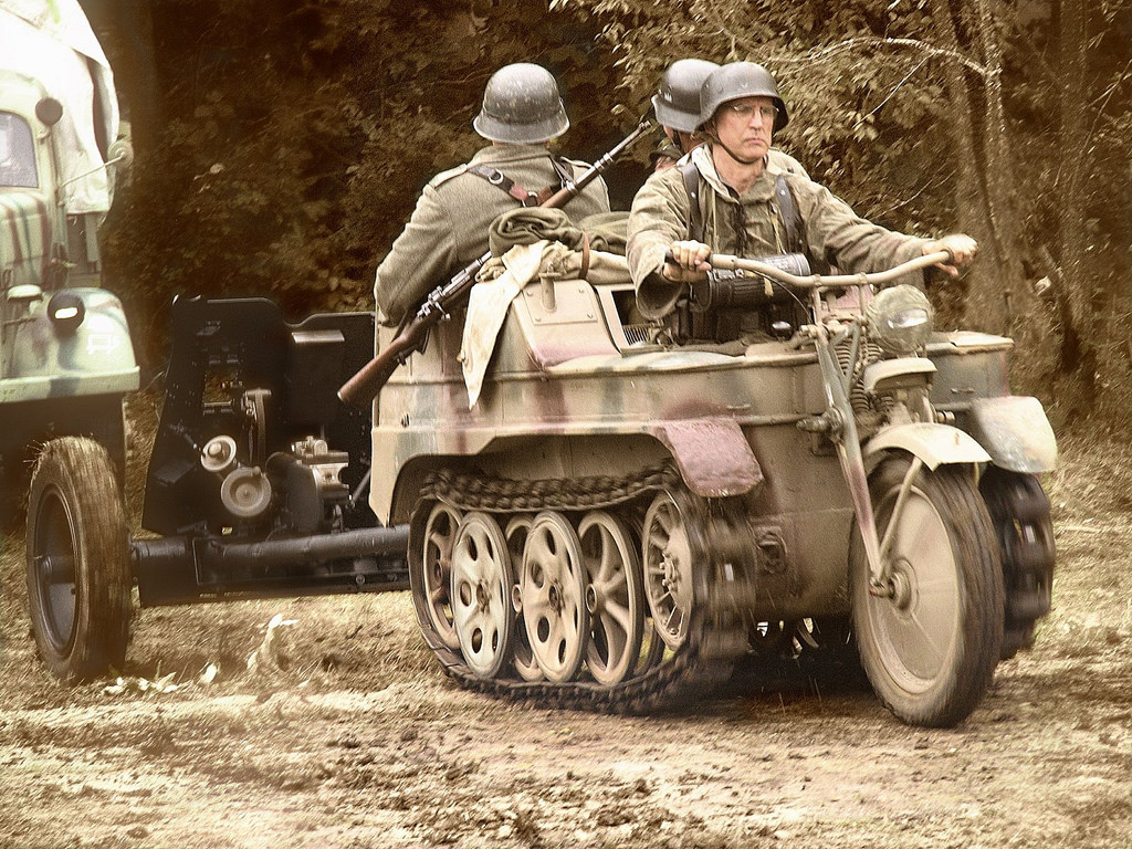 Gambar Motor Militer Zaman Perang Dunia Aspal Putih