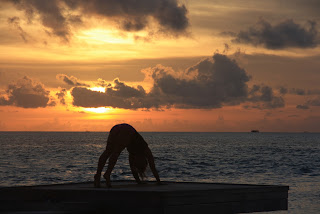 Yoga, Maldivi, zalazak sunca, opuštanje