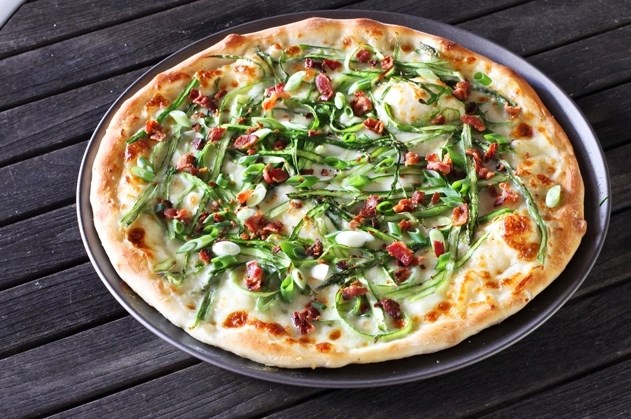 Resep pizza asparagus