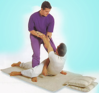 LIFTING SPINAL TWIST