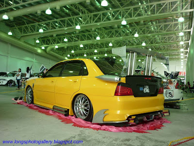 Dancing Waja autoshow car