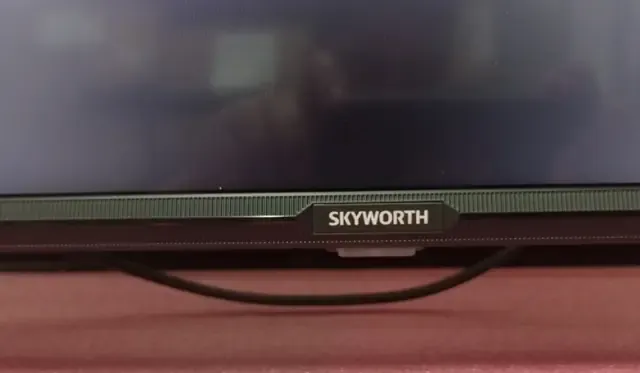 Skyworth 40STD5600 Android 11 Smart TV Manual Button Logo and Light Indicator