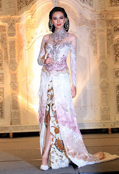 50 Gambar Model Baju  Kebaya  Pengantin  Elegan  dan Modern  