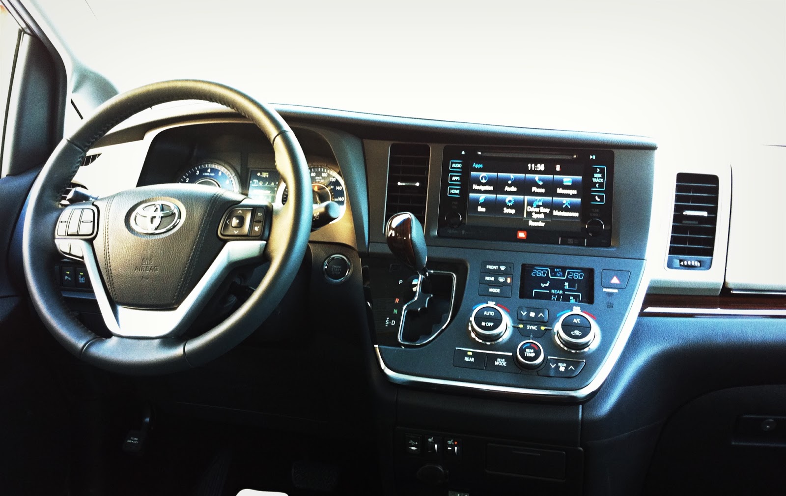 2015 Toyota Sienna XLE Limited interior