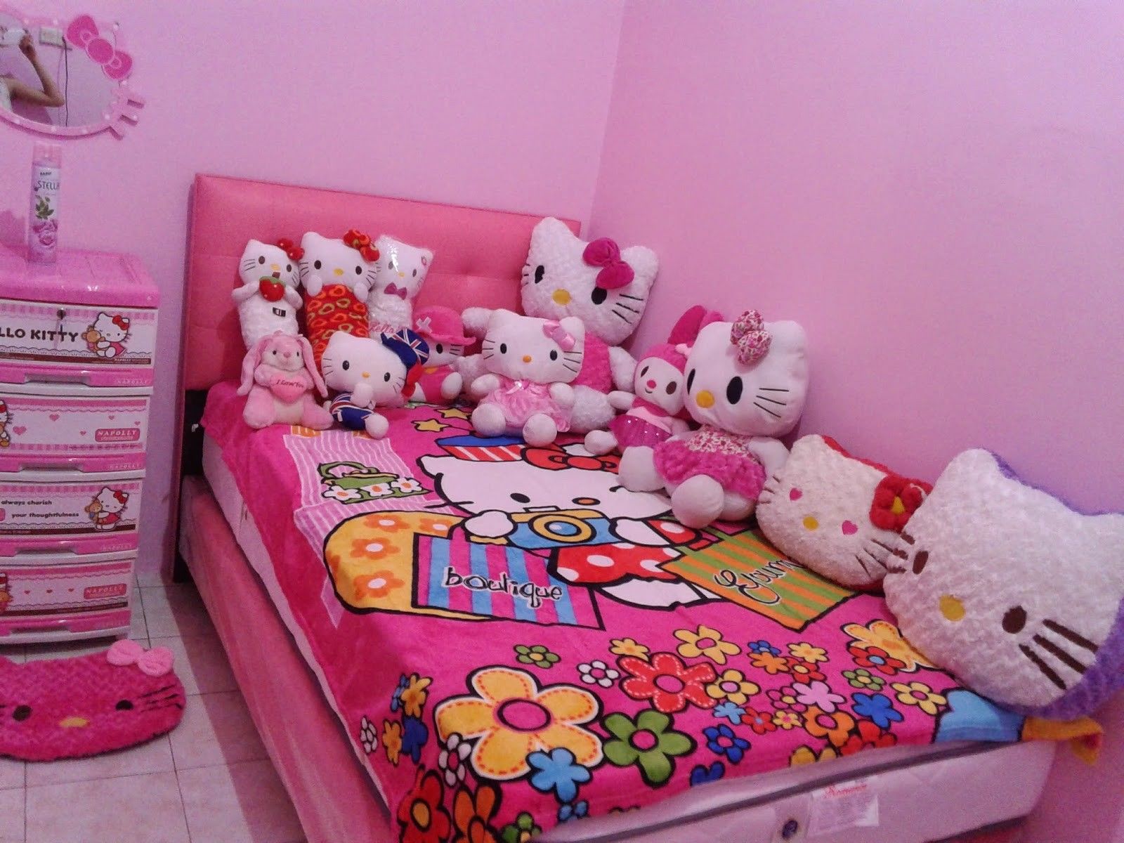 35 Desain Kamar  Tidur  Hello  Kitty  untuk Anak Perempuan 