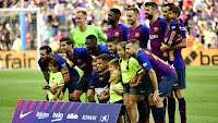 F. C. BARCELONA - Temporada 2018-19 - Ter Stegen, Umtiti, Rakitic, Piqué y Busquets; Messi, Sergi Roberto, Ousmane Dembélé, Coutinho, Luis Suárez y Jordi Alba. F. C. BARCELONA 8 (Messi 2, Pulido p.p., Luis Suárez 2, Dembélé, Rakitic, Jordi Alba) S. D. HUESCA 2 (Cucho Hernández, Gallar). 02/09/2018. Campeonato de Liga de 1ª División, jornada 3. Barcelona, Nou Camp.