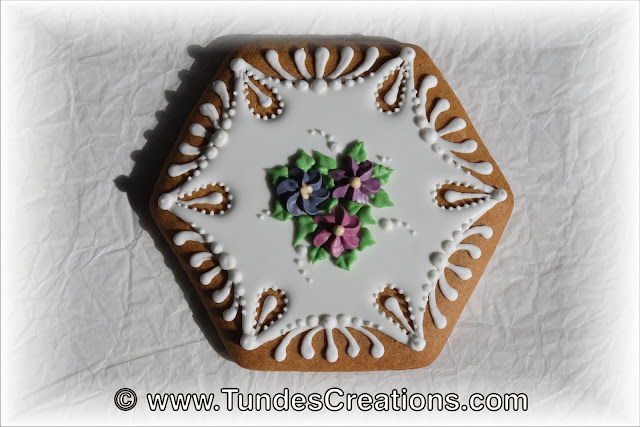 Cookie box with eyelets and flowers by Tunde Dugantsi