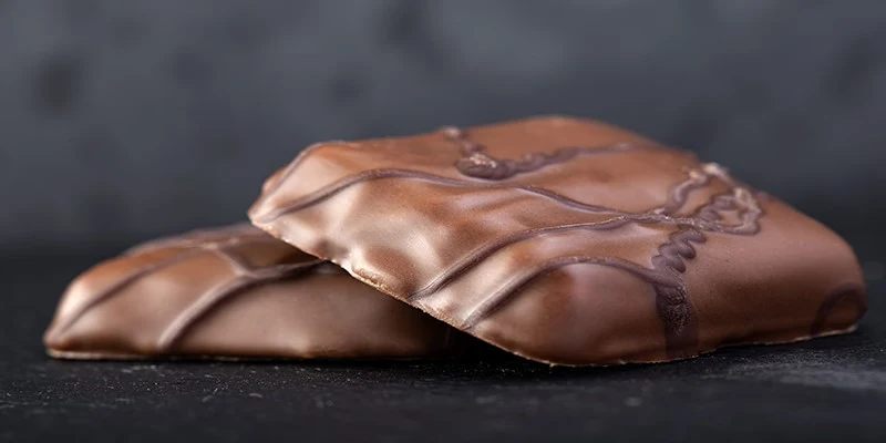 Kuvertür çikolatanın diğer çikolatalardan farkı nedir?
