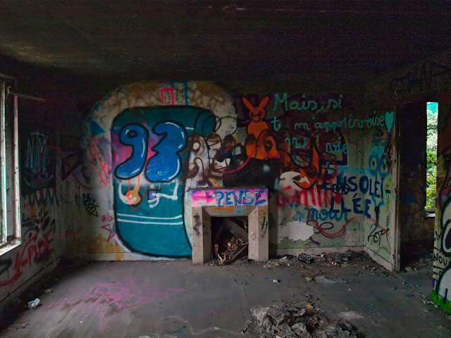 jiemve, le temps d'une pose, urbex, vieux village, Goussainville, maison abandonnée, maison murée, dessins, cheminée