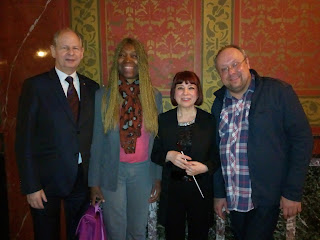 Le chef d'orchestre Madame Rimma Sushanskaya, le pianiste Alexandre Ghindin avec Madeleine et Pierre Scherb