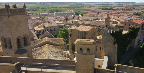 Castillo de Olite - Palacio de los Reyes de Navarra Iglesia-santa-mar%C3%ADa-olite-palacio-teobaldos