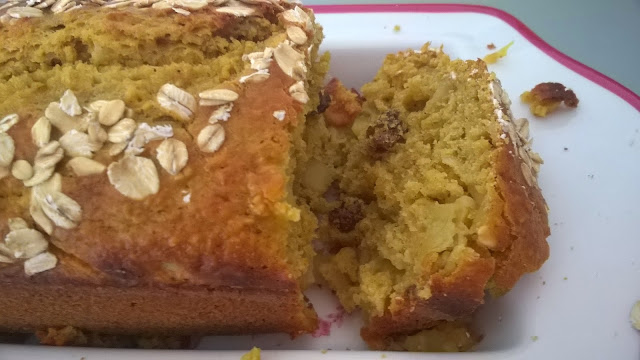 Cake aux pommes, avoine, raisins, sans beurre