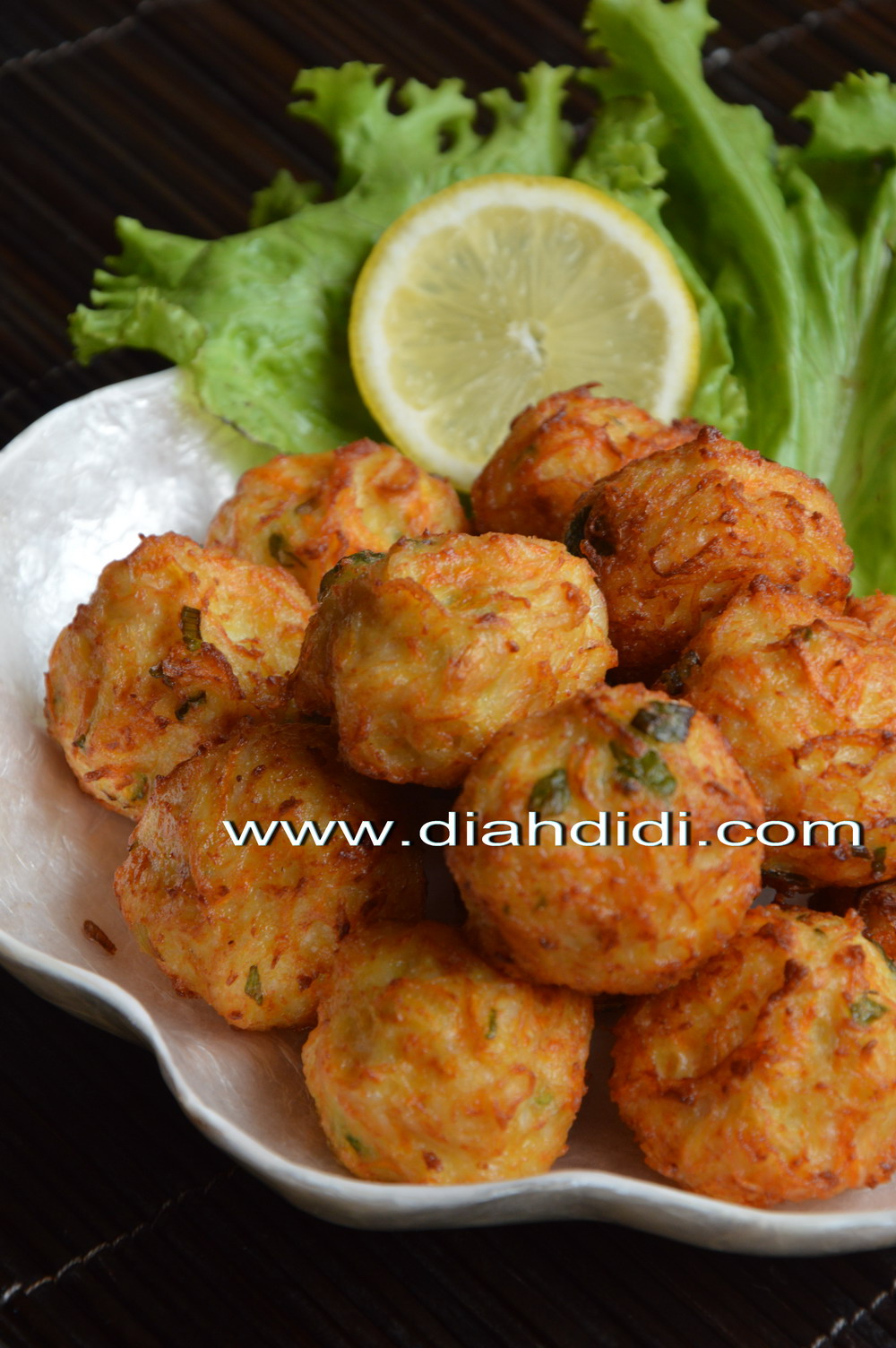 Diah Didi's Kitchen: Bakso Goreng Ayam Dan Bihun Isi Telur 
