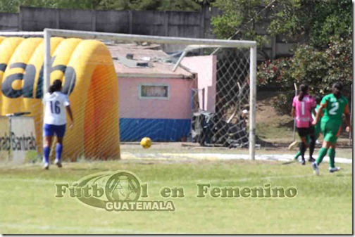 balon dentro del arco de reu empate