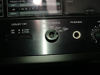 Knob removed showing the position of the IR receiver