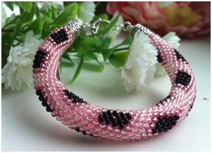  http://www.diyjewelrymaking.com/16-strands-beaded-kumihimo-pattern-pink-black-by-elena-komina/