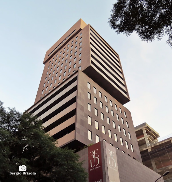 Perspectiva inferior da fachada do Edifício Santos Augusta - Jardim Paulista - São Paulo