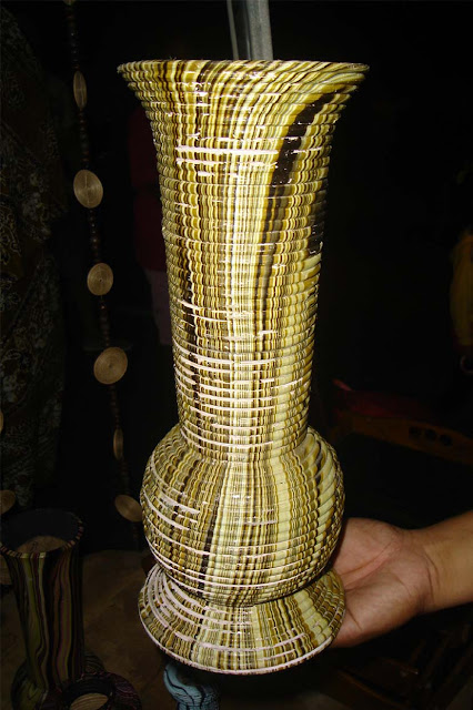 Vas bunga  rotan  besar Produk Kerajinan  Banyuwangi