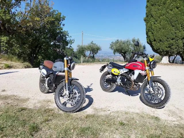 Erika Zeta Biker Girl giro in moto in Umbria