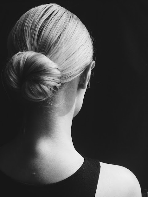 How to Do a Low Chignon That’s Perfect for Dealing with Post-Gym Wet Hair