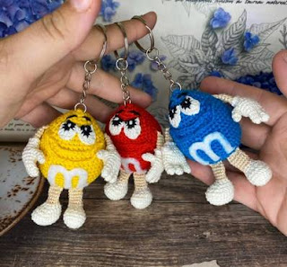 PATRON GRATIS M & M'S  AMIGURUMI 56924