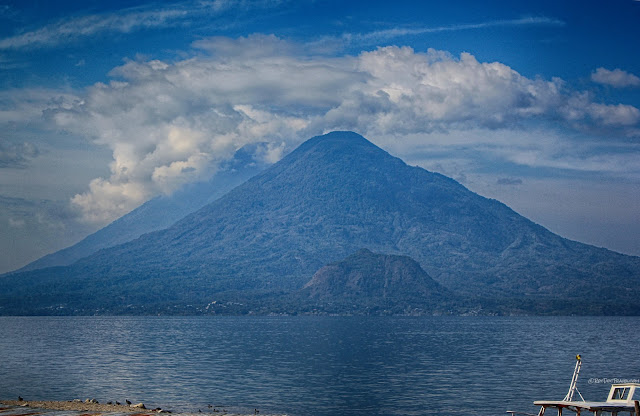 Guatemala volcanoes geology field trip travel Antigua Panajachel Pacaya Fuego Agua Atitlan copyright rocdoctravel.com