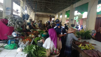 Di Sui Pinyuh, Masih Ada Pedagang dan Konsumen Tak Pakai Masker