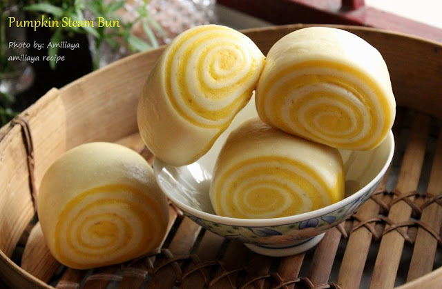 Old dough - pumpkin steam bun