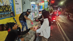 Mahasiswa UPN Veteran Jawa Timur Berikan Minuman Gratis Berupa Produk PEBI Sembari Edukasi Probiotik