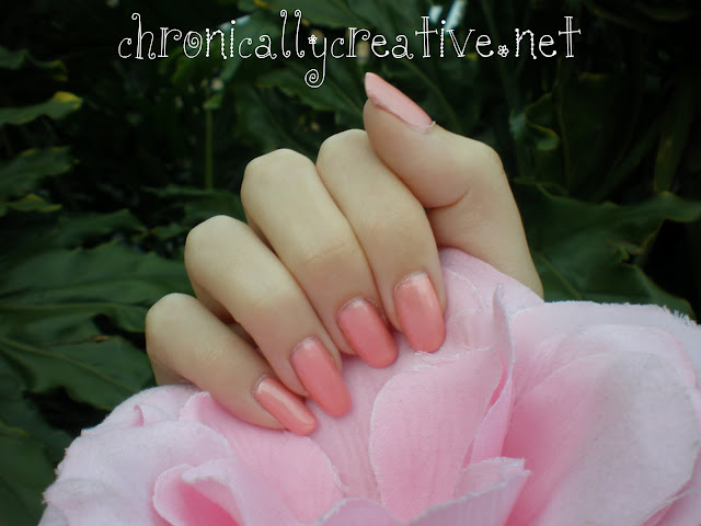 Vanilla Flower Manicure