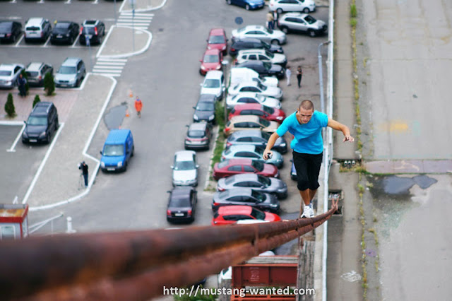 Man walking on a steel wire 