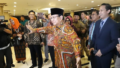 Alunan Musik Tandjidor Betawi Bikin Prabowo Tak Sungkan Untuk Berjoget