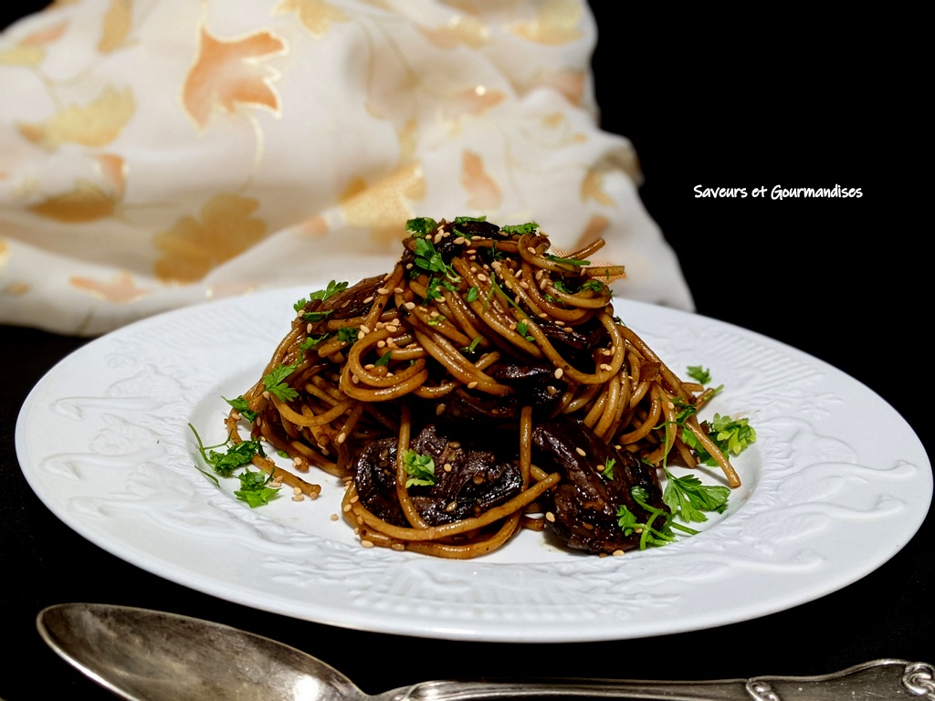 Spaghettis champignons épicés sésame.