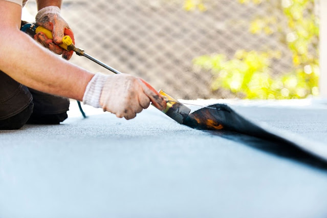 Commercial roof repair service