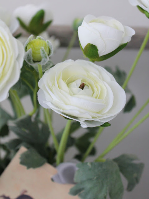 Simple Spring Flower Arrangement- Itsy Bits And Pieces